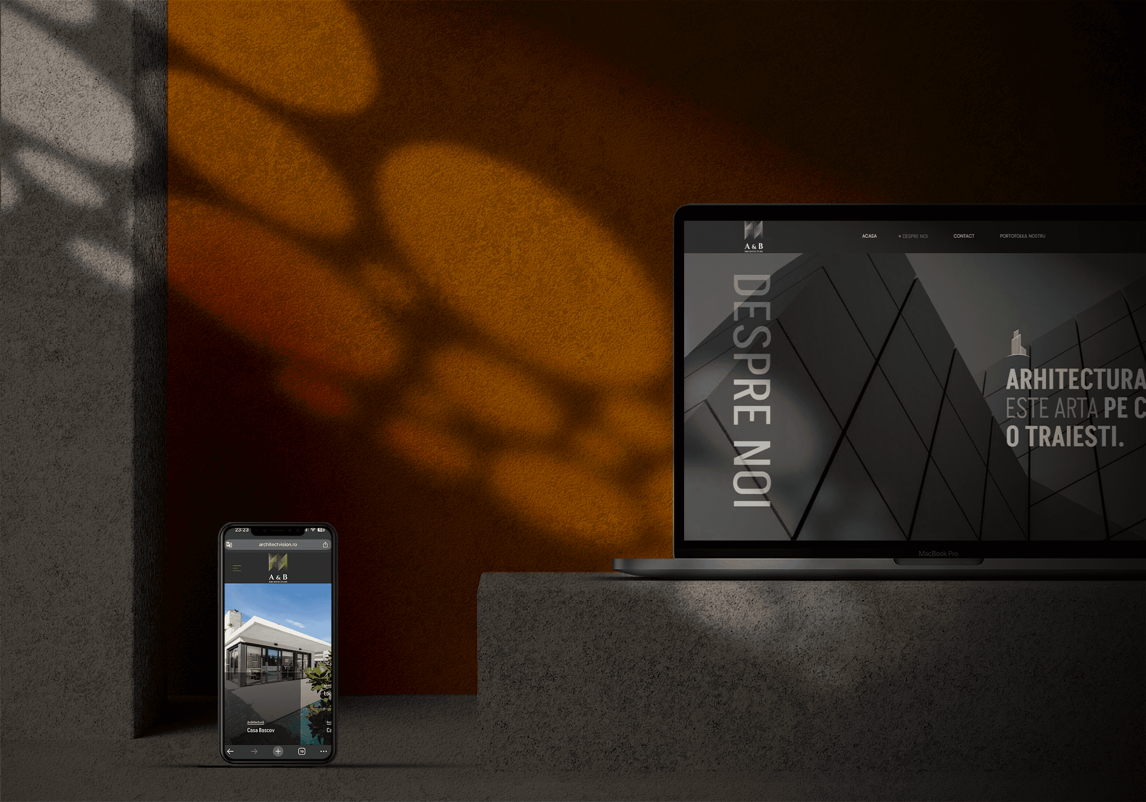 Site-ul Architect Vision pe laptop și pe telefon