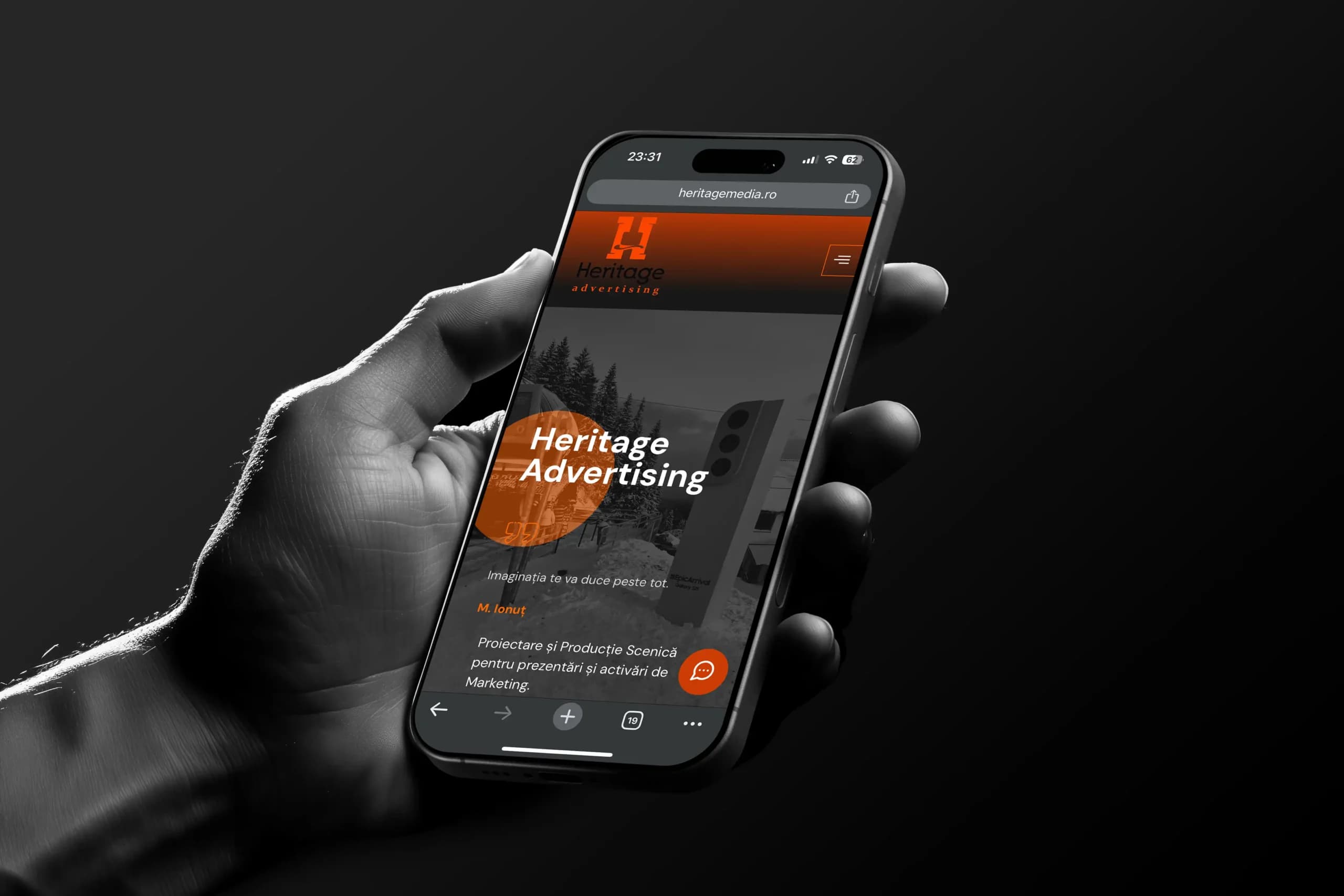 Site-ul Heritage Advertising deschis pe un telefon